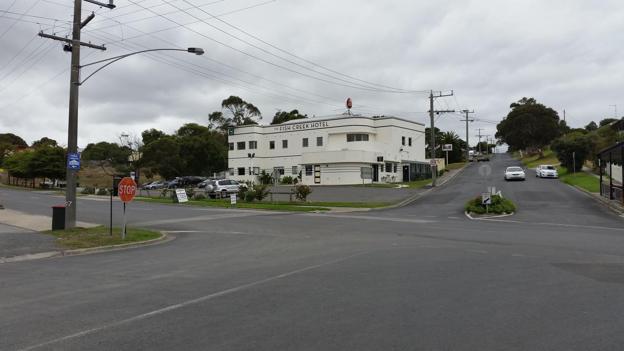 Fish Creek Hotel Exterior photo